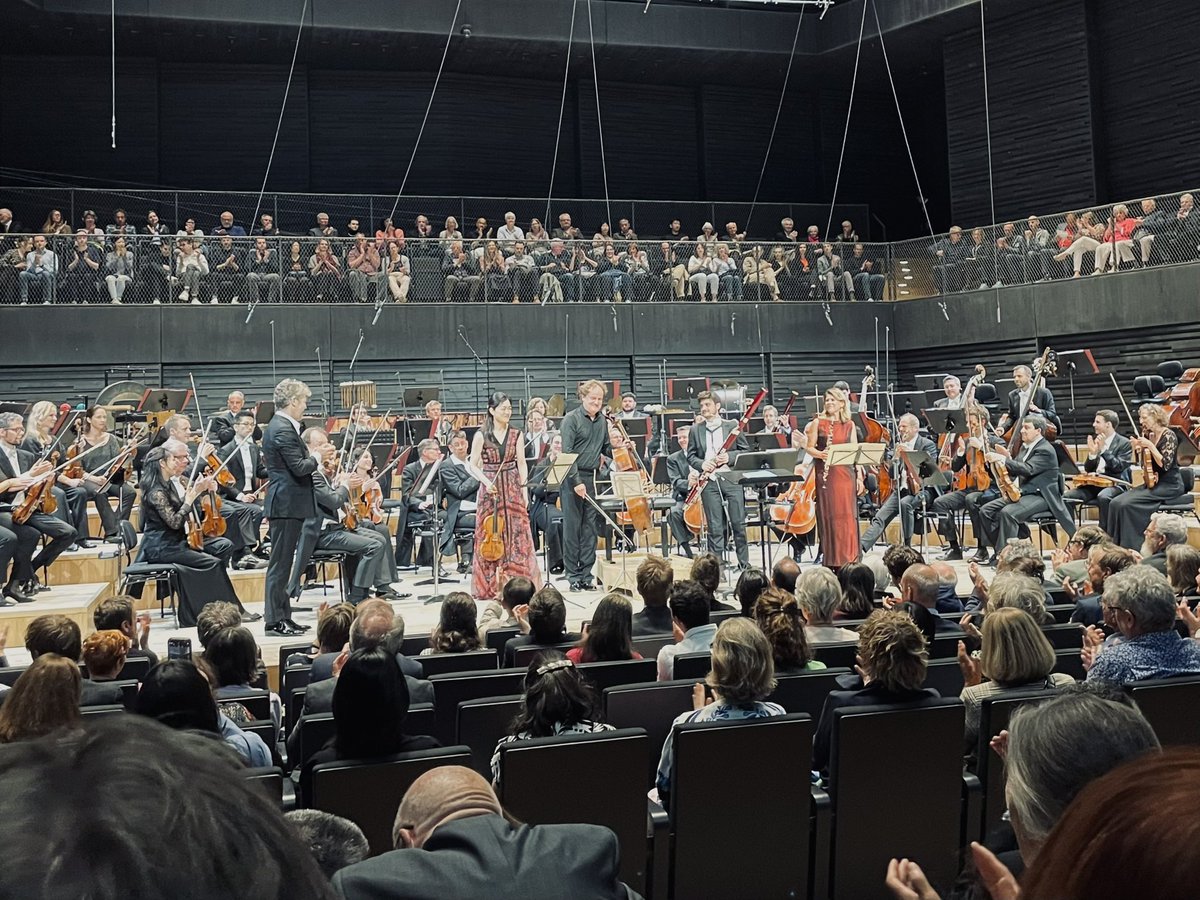 山田麻実の所属するミュンヘンフィルにて、メーターに代わり、カサドによるハイドンとマーラーのプログラム。ハイドンでは団員のトップらが華麗なソロを奏でました。