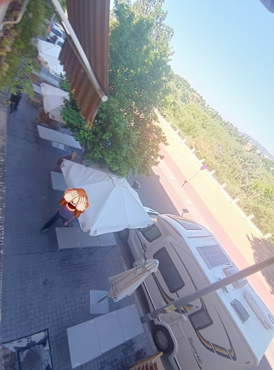 En el mayo cordobés siguen los abusos en la ocupación de la vía pública, las molestias de ruido y suciedad para los vecinos <a href="/jmbellidoroche/">José Maria Bellido</a> <a href="/ayuncordoba_es/">Ayuntamiento Córdoba</a>. Restaurante el Mirador, o cómo meter 60-70 personas en un trocito de acera. Necesitamos una hostelería responsable. Así NO