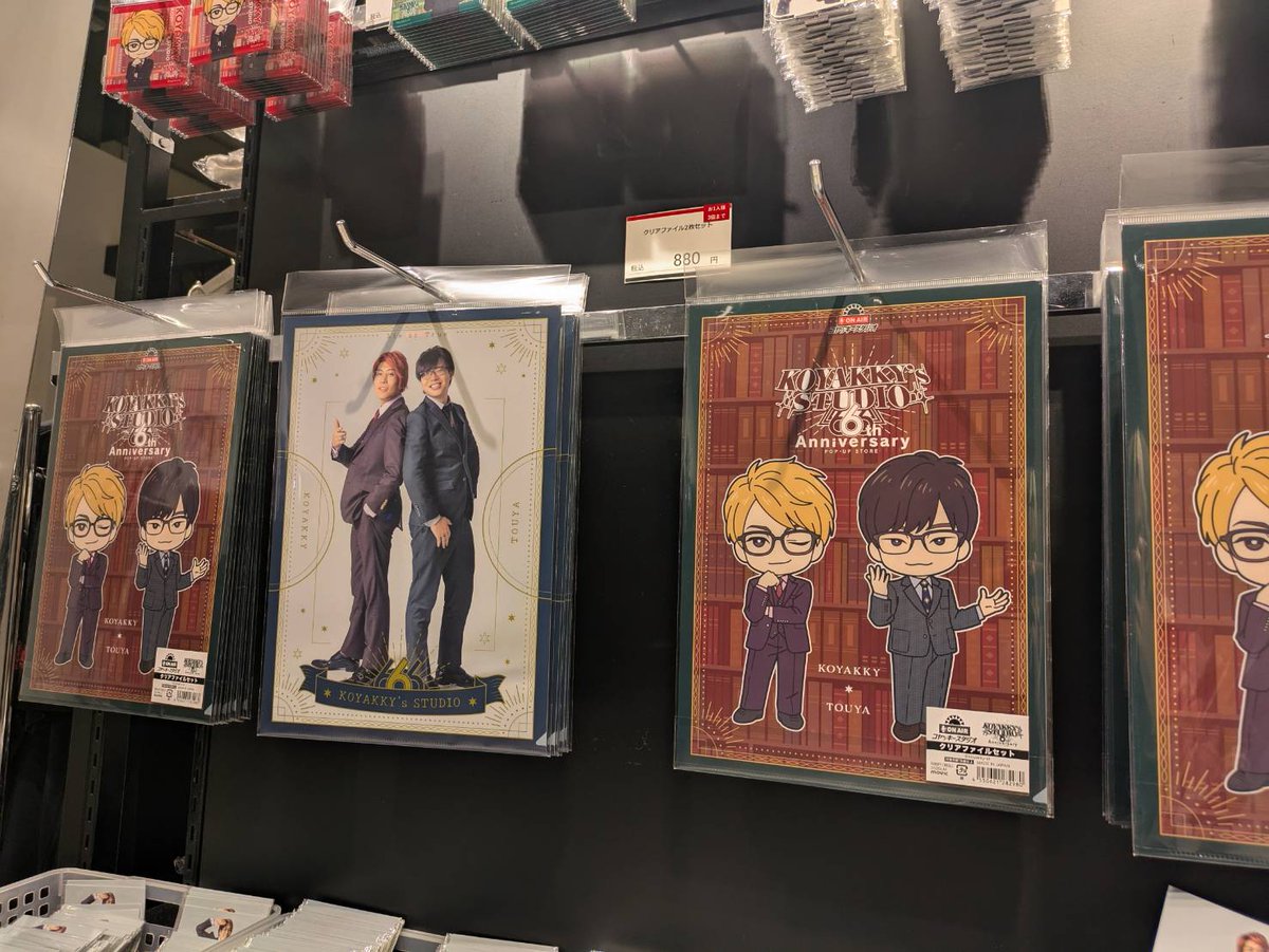 グッズ紹介】 サイン会にて人気だったアイテムはこちら！ ・お座り