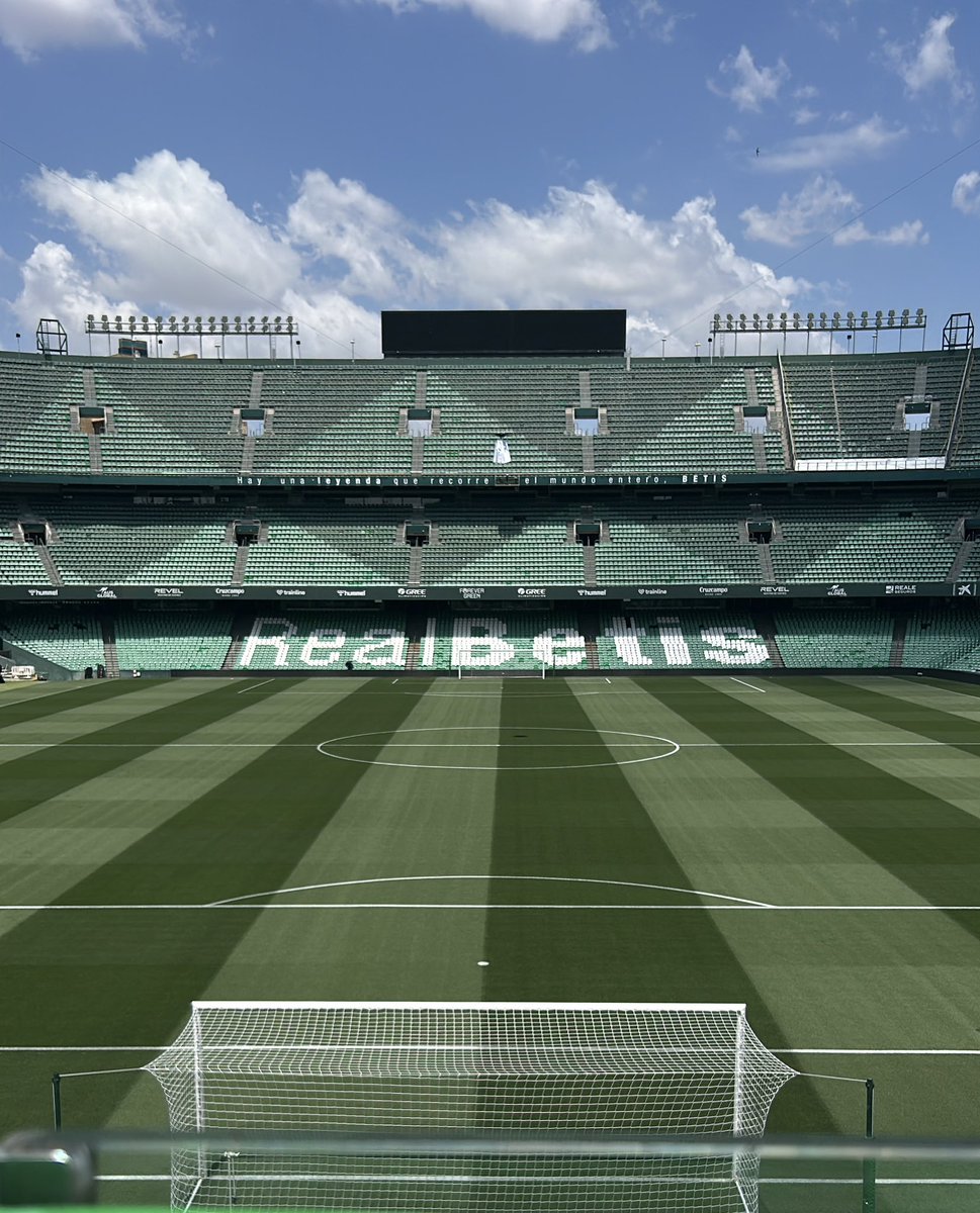 Se cierran las puertas de casa,la casa donde nos vio crecer, el campo de los sueños e ilusiones, donde amigos se convierten en familia, recordar lo vivido,pronto volveremos con otro aspecto pero siempre… siendo nuestra casa💚🏠