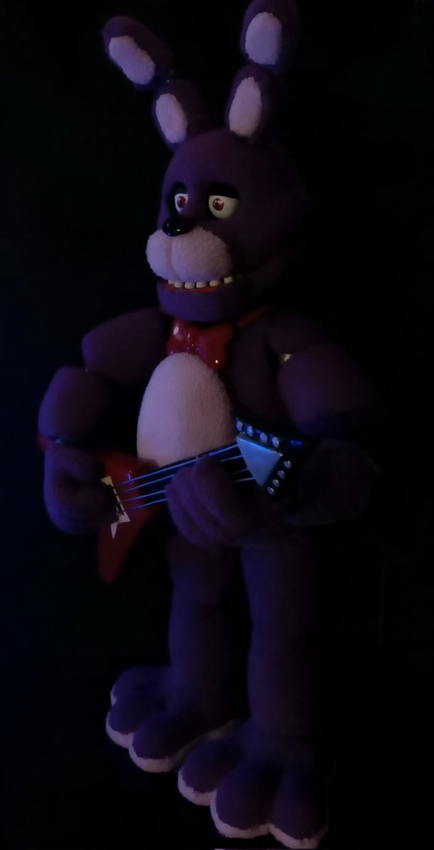 CCN1658's tweet image. 🔵Hello friends!🔵
×●ו~☆~•×●×
I've finished the Bonnie figurine!
I'm thinking of selling for $95
#FNAF
#artist