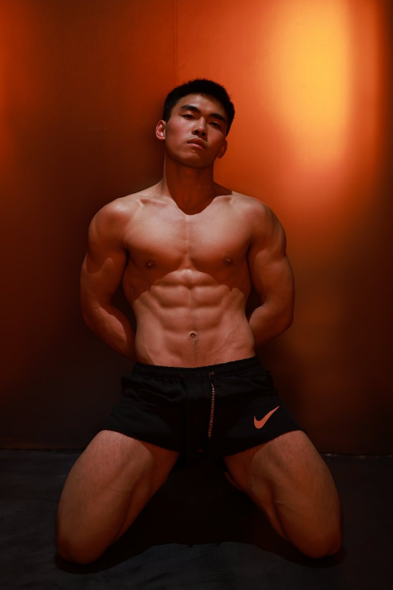 No.176   是个爷们儿 

想看写真集可私信获取