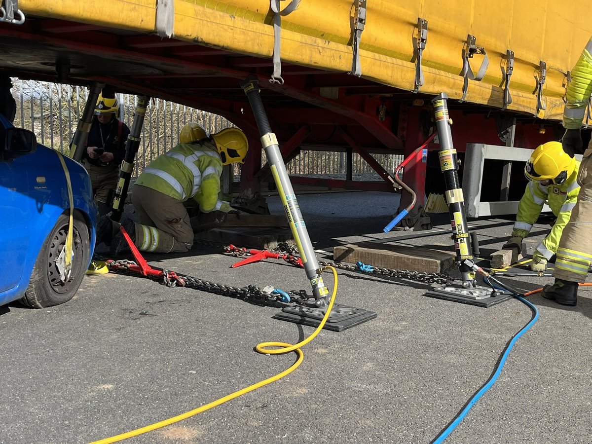 GLTechRescue's tweet image. Looking for a #heavyrescue refresher/CPD  option? GLTR is hosting 2day event on the 18/19 Sept @LincsFireRescue 
For info gareth@gltechrescue.co.uk 
 National Fire Chiefs Council (NFCC) United Kingdom Rescue Organisation Holmatro Rescue Equipment  WEBER RESCUE SYSTEMS  Vimpex Ltd