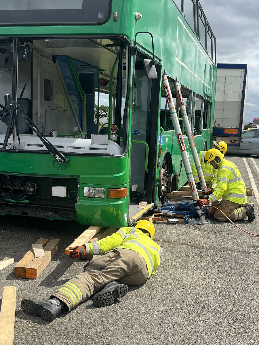 GLTechRescue's tweet image. Looking for a #heavyrescue refresher/CPD  option? GLTR is hosting 2day event on the 18/19 Sept @LincsFireRescue 
For info gareth@gltechrescue.co.uk 
 National Fire Chiefs Council (NFCC) United Kingdom Rescue Organisation Holmatro Rescue Equipment  WEBER RESCUE SYSTEMS  Vimpex Ltd