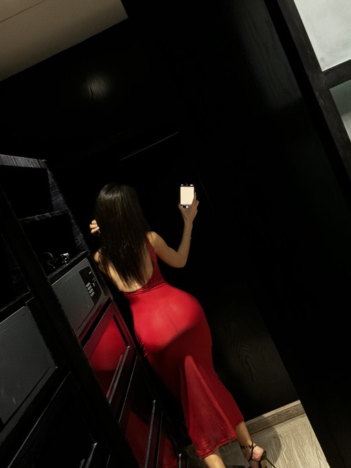 Watch Ellie Leen's leaked NSFW photo on TwXstars