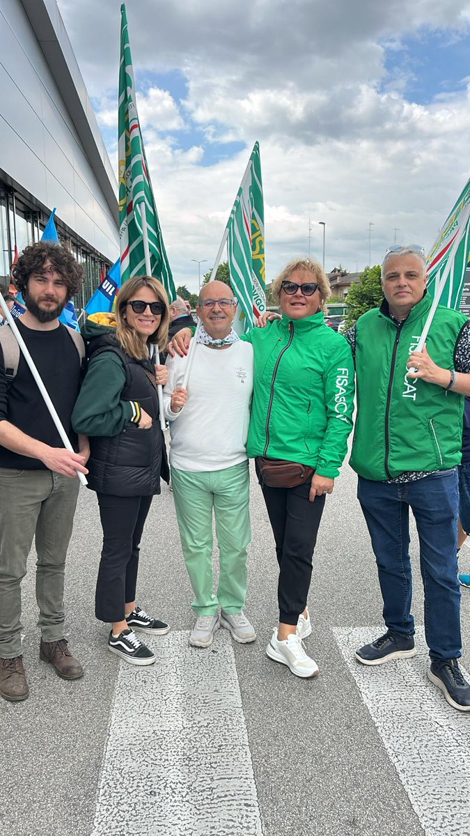 Cisl Padova Rovigo (@cislpdro) on Twitter photo Buona adesione dei lavoratori #LidlItalia allo sciopero indetto dalla <a href="/FisascatCisl75/">Fisascat Cisl</a> con Filcams e Uiltucs per il rinnovo del contratto integrativo. A #padova, il presidio davanti al punto vendita di via Cardinal Callegari. #IlContrattoCiSpetta Buona adesione dei lavoratori #LidlItalia allo sciopero indetto dalla <a href="/FisascatCisl75/">Fisascat Cisl</a> con Filcams e Uiltucs per il rinnovo del contratto integrativo. A #padova, il presidio davanti al punto vendita di via Cardinal Callegari. #IlContrattoCiSpetta