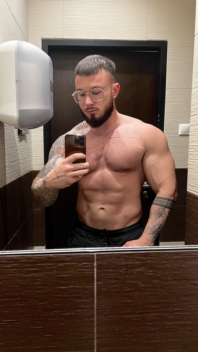 bigray_adv's tweet photo. Looking for gym bro apply in comments https://t.co/cxUnumgAad