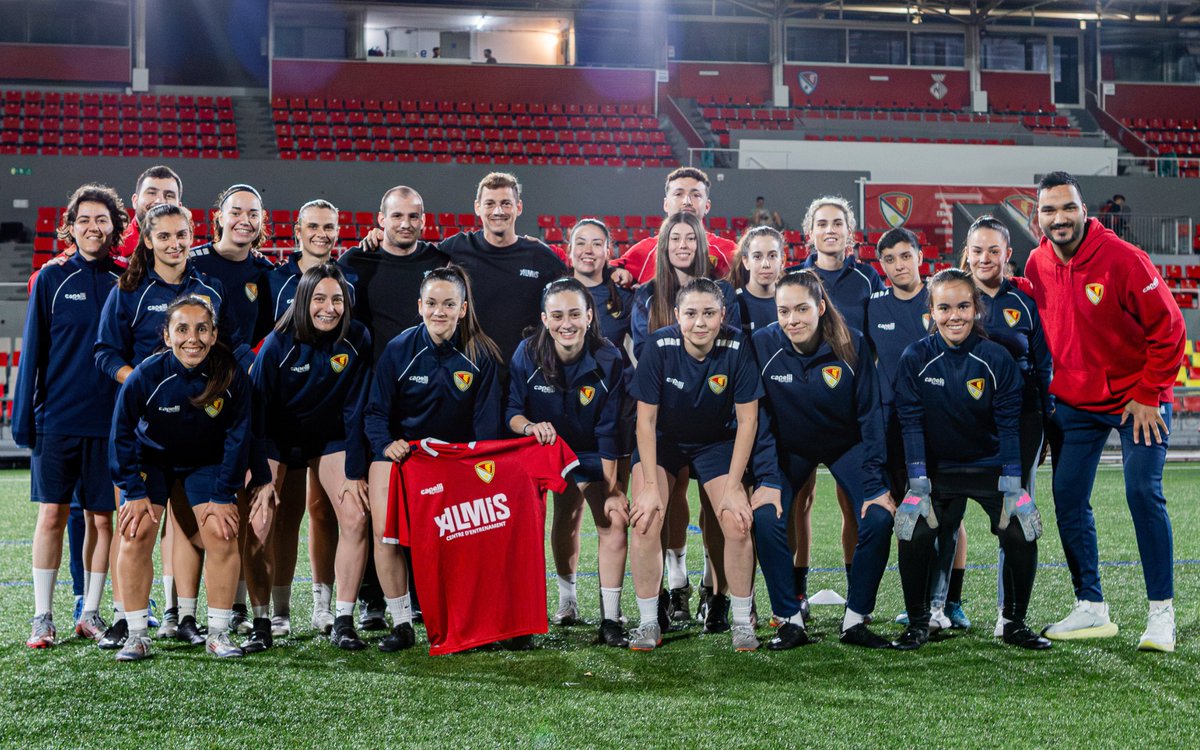 TerrassaFC's tweet photo. 💪😎 Rebem la visita d’@Almiscentre abans de celebrar l’ú𝗹𝘁𝗶𝗺 𝗲𝗻𝘁𝗿𝗲𝗻𝗮𝗺𝗲𝗻𝘁 de la temporada!

☁️ #ToquemElCel https://t.co/188unxxNXV