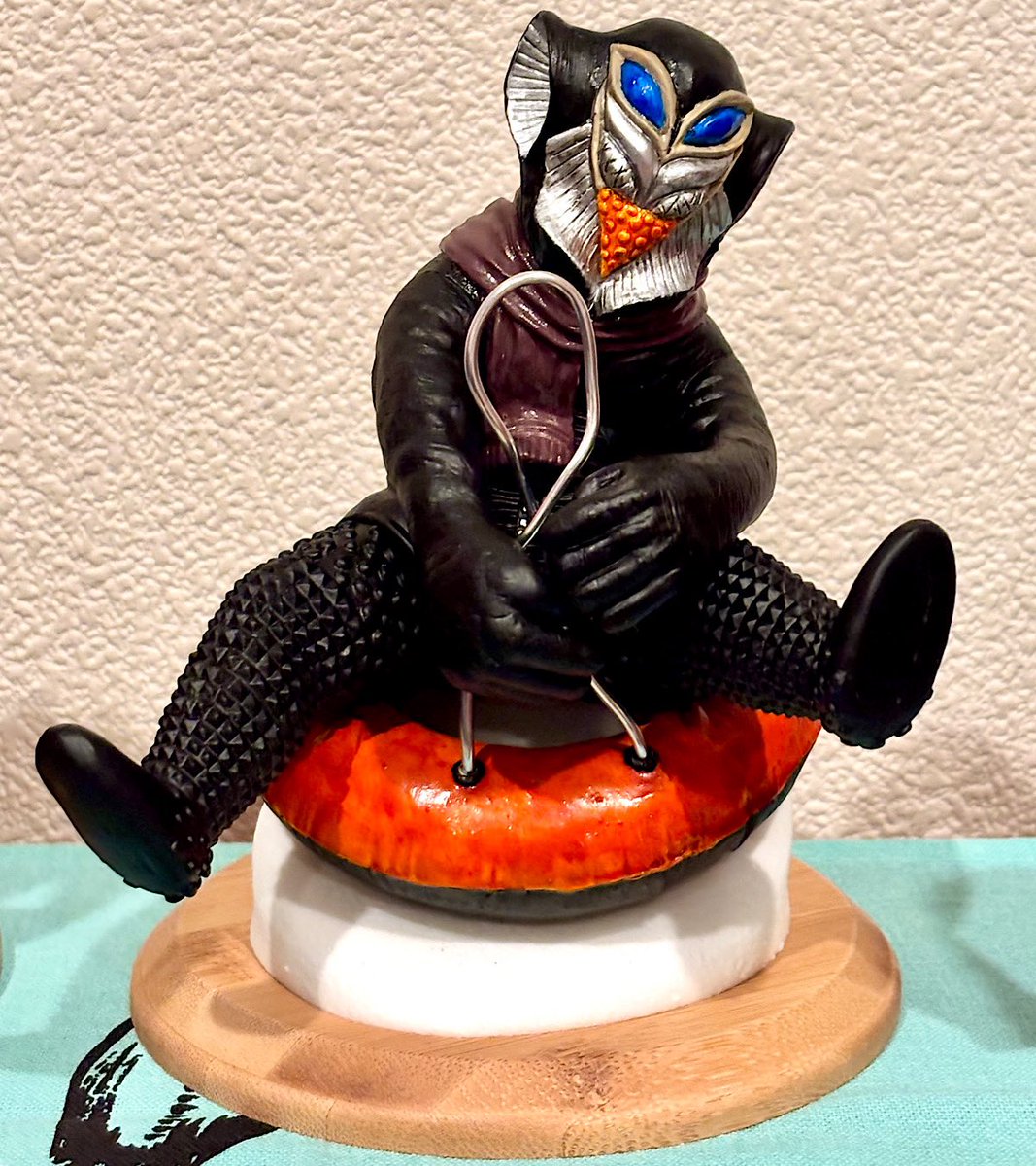 TKCさん<a href="/TKC_soseikoubou/">TKC</a> の
「さらばウルトラ怪獣散歩~新潟~」よりメフィラス星人できました。本日のドンドン文化祭で置かせてもらってます〜。
＃噂ドンドン #マイワールドinドンドン
#怪獣散歩