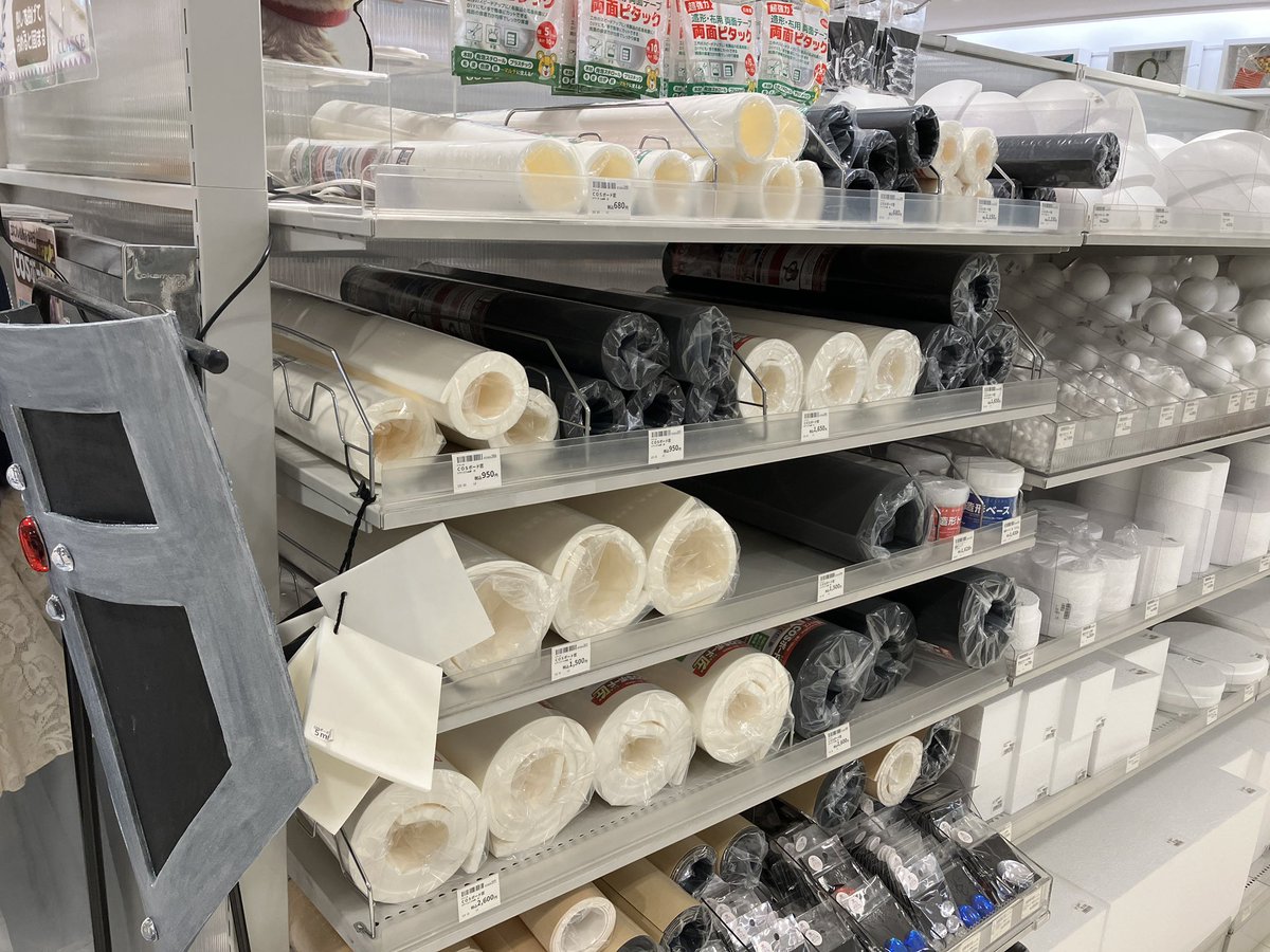 Hands_Umeda's tweet image. CLASSE（クラッセ）のコスプレパーツ制作用材料、あります！
COSボード匠はもちろん、クリスタルパーツも扱っております。
全種類は置いていませんが、実際のサイズ感や硬さ、色目をご確認いただけます。
11F素材コーナーにて！
（11Fはし）
#クラッセ
#CLASSE
#COSボード