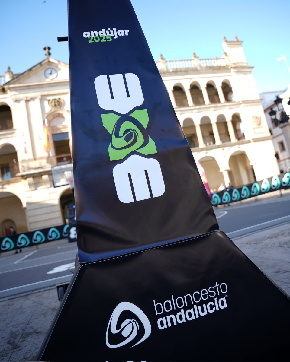 FAB_Andaluza's tweet photo. 🏀 Así ha quedado la Plaza de España en @aytoandujar, lista
para acoger toda la intensidad, emoción y talento del #CADEBA253X3 U15 y U17.
🎯 Canchas preparadas, balones al aire... ¡Y a vivir el espectáculo en Andújar! 🙌 https://t.co/IVBYllkVFy