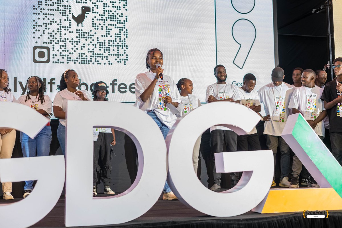 LoloSaisa's tweet image. Throw back to @GDGNairobi #GoogleDevelopers Last year. I was very green in #web3 , I am so happy with how my journey in tech is going. @wayne_gakuo  Thank you for the opportunity. I can&apos;t wait for this year.
NB// All volunteers had to introduce themselves 😀😂