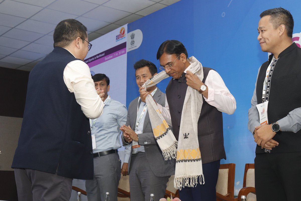 MDoNER_India's tweet photo. Shri (Dr) @mansukhmandviya, Union Minister of Labour and Employment, Youth Affairs and Sports felicitated as the technical session on the topic unleashing the potential of entertainment and Sports in Northeast begins.
#MDoNERIndia #RisingNorthEast #NERForTomorrow #InvestInNER #NorthEastOnTheRise #InvestINNortheast