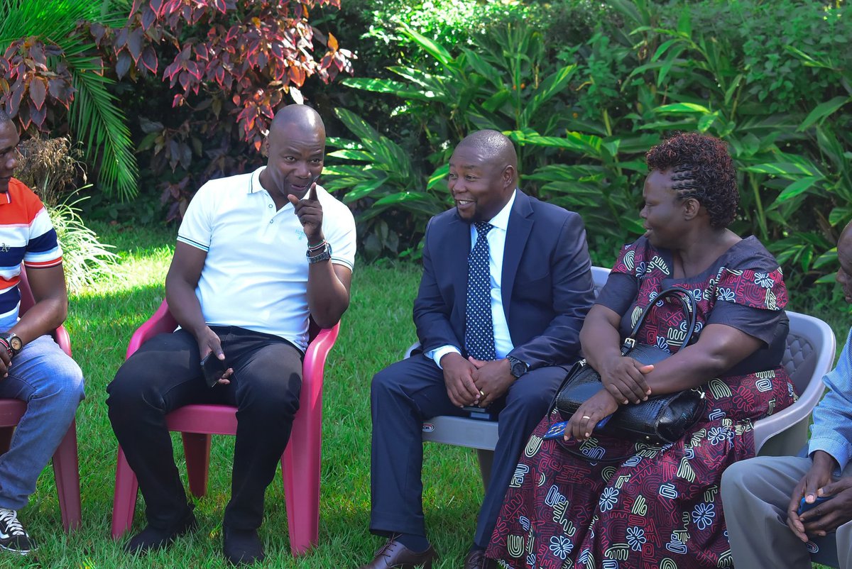We continue to engage with all stakeholders to improve our education standards and promote academic excellence. 

This morning, I hosted the Board of Management of Matunda S. A secondary led by Chair Mr Vincent Luseno for a breakfast meeting at my Sango residence.