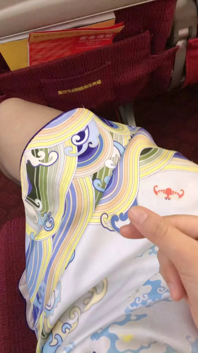 ✈️ 机舱千百座，坐我这儿最舒服。
不爱飞的乘务员今天又上线营业了。
#值机日常