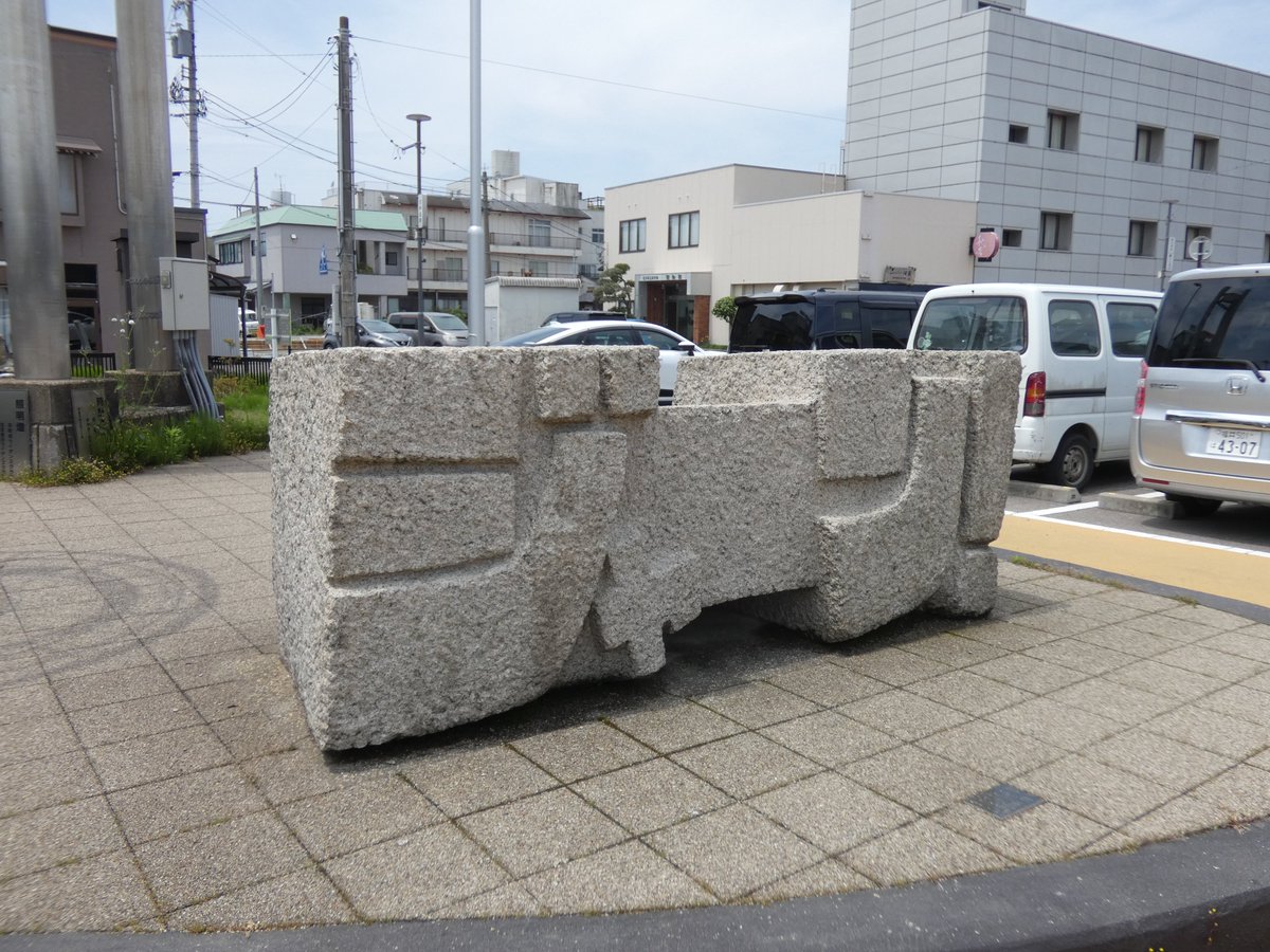 羽咋の擬音も洗ってきました。駅付近リニューアル工事中。「車で走れる砂浜」と「UFOで町おこし」、が有名。