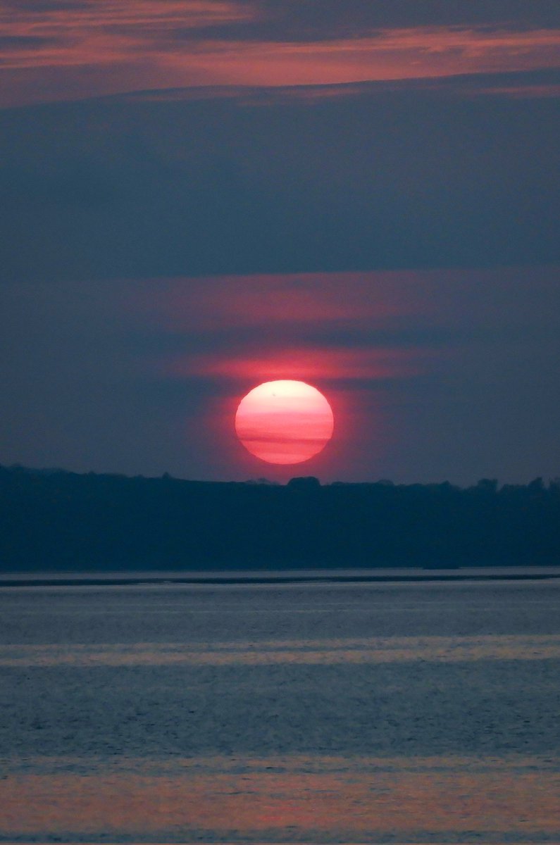 It's Your Wales (@itsyourwales) on Twitter photo Wow! 'A Stunning Sunset', Penmon taken from Penmaenmawr Promenade. Courtesy <a href="/madmaz2112/">Marilyn E Williams</a> #Wales #WelshPassion Wow! 'A Stunning Sunset', Penmon taken from Penmaenmawr Promenade. Courtesy <a href="/madmaz2112/">Marilyn E Williams</a> #Wales #WelshPassion