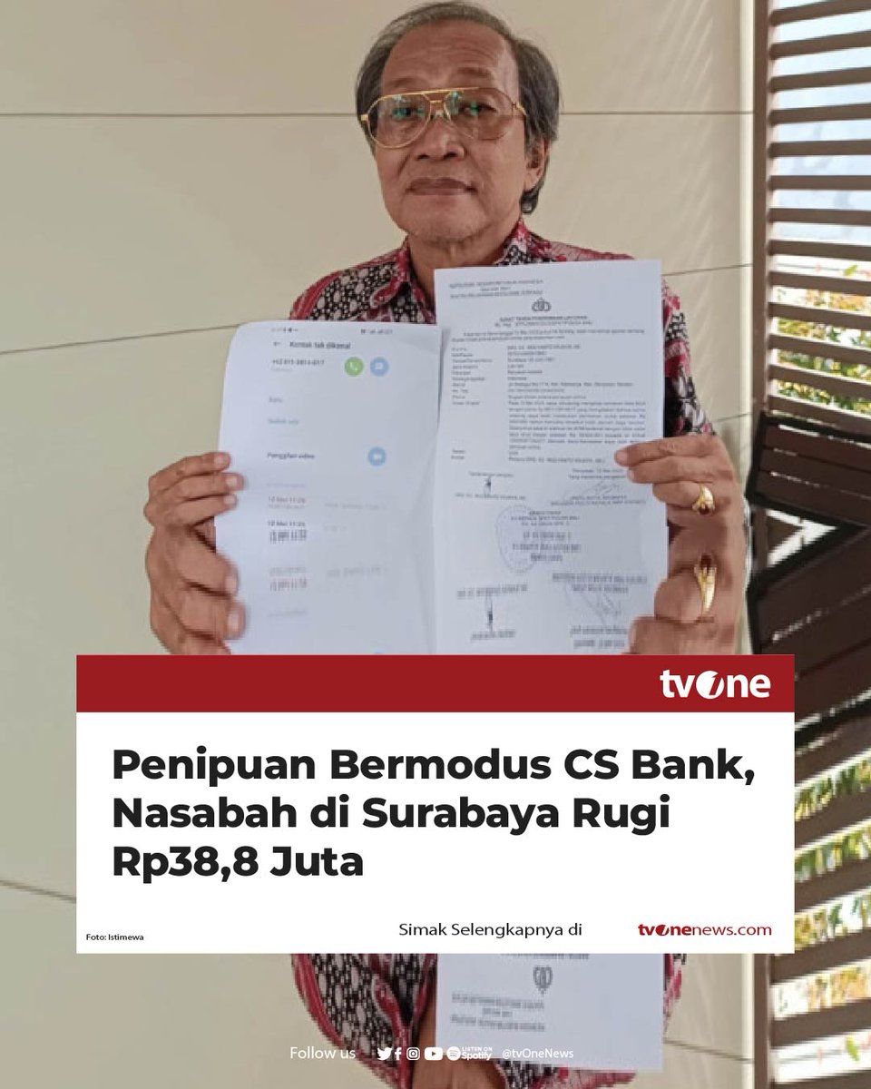 tvOneNews's tweet photo. Seorang nasabah prioritas dari salah satu bank swasta ternama di Surabaya menjadi korban penipuan online yang mengatasnamakan layanan customer service. 

Akibat kejadian ini, korban kehilangan uang hingga Rp38,8 juta dari rekening tabungannya. 

Korban, Mulyanto Wijaya, mengaku awalnya merasa ragu saat menerima panggilan telepon dari seseorang yang mengaku sebagai petugas customer service bank tempat ia menjadi nasabah. 

Namun, ia akhirnya mempercayai penelepon tersebut karena orang itu dapat menyebutkan secara rinci data pribadi miliknya, termasuk nomor rekening, nomor kartu ATM, hingga nama ibu kandung. 

Dalam percakapan tersebut, pelaku menyebut bahwa terdapat transaksi mencurigakan berupa pembelian pulsa senilai Rp5 juta. 

Korban diminta untuk segera melakukan pemblokiran agar dananya tidak terkuras. 

Karena khawatir, Mulyanto mengikuti seluruh instruksi dari penelepon tersebut. Namun alih-alih melindungi dananya, saldo rekeningnya justru terkuras habis hingga lebih dari Rp38 juta. Dana tersebut semula akan digunakan sebagai modal usaha. 

“Saya tidak menyangka data pribadi saya bisa diketahui dan disalahgunakan seperti sini. Saya merasa sangat dirugikan,” ujar Mulyanto.

Simak berita selengkapnya hanya di https://t.co/KVtS3FGfOa
#HardNews_Sosial #NewsOne #CariBeritaditvOne #PenipuanCSBank #Nasabah #Surabaya #NO02