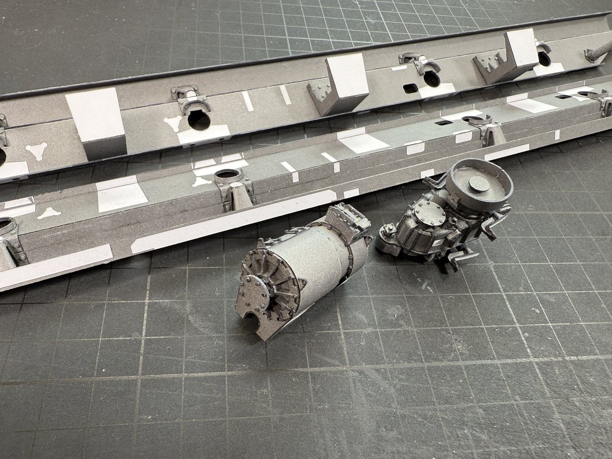 nuida_T's tweet photo. 最新の動画を公開しました! #MODELKOM のロシア製 #戦車輸送トレーラー #Maz537G を製作していきます。
https://t.co/CJLWMagpmY
今回は主に #フレーム、#ギアボックス、#減速機 を組み立てていきます。
#ヌイダタカシの動画 #cardmodel #papercraft https://t.co/8eBQnlMYqE