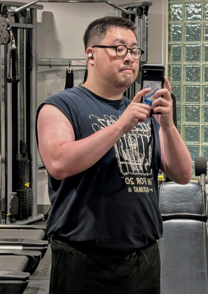 Yes I'm still alive I promise I'll be back to making art stream soon.... 😭 in the meantime, 2 months gym anniversary! 💪