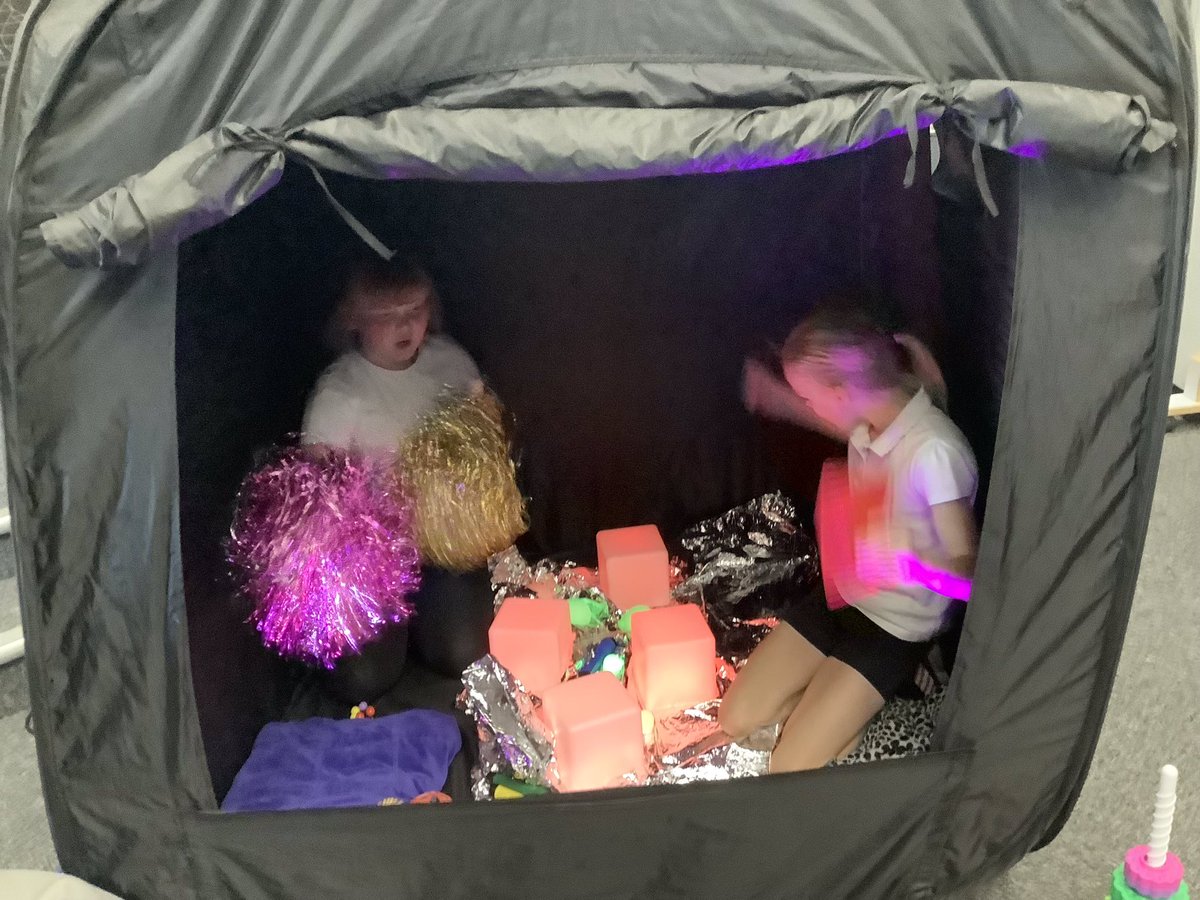 Lakeside_school's tweet photo. Some of our children had a great experience @JohnLeggottColl this week - lots of sensory experiences. #sensoryfun https://t.co/fDO5Z5mF1B