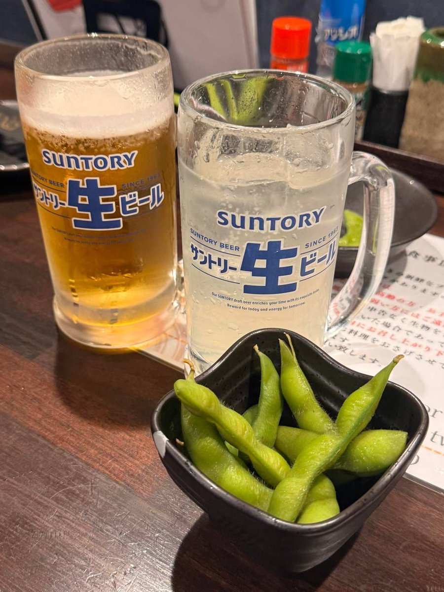 今日もお疲れ様でした！やっぱり居酒屋が最高✨
串焼きとビール、最高の組み合わせ！🥢🍺