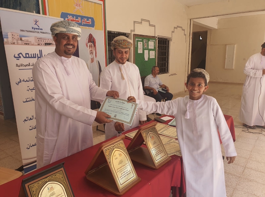 طلابنا المجيدين أنتم نبض التفوق وروح الطموح بجدّكم واجتهادكم، رسمتم لوحة مشرقة نفتخر بها جميعًا  أنتم فخر المدرسة، ووسام عزّ لأهلكم، وأمل مشرق لمجتمعكم .
لكن النجاح الحقيقي لا يتوقف عند محطة!  استمروا في السعي، وازرعوا أحلامًا أكبر، فالمستقبل ينتظر من يملك العزيمة والإصرار .