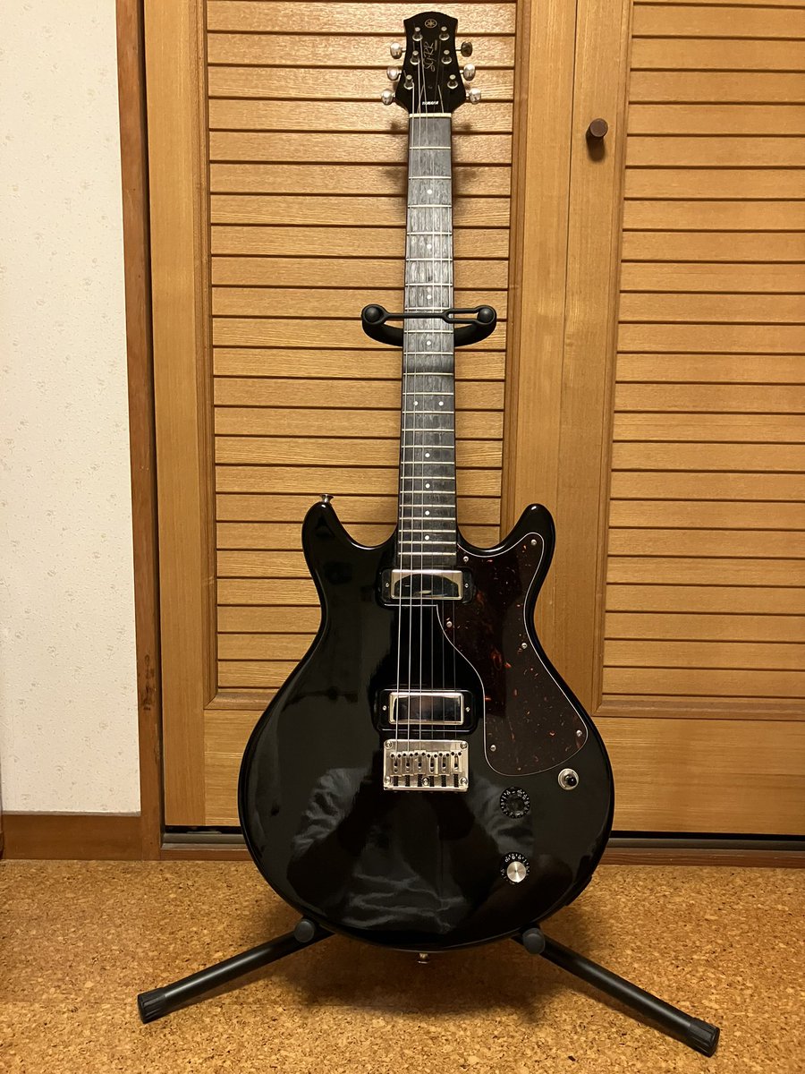 ギターのピックアップをP90からミニハムに交換しました。
丸い音がする。