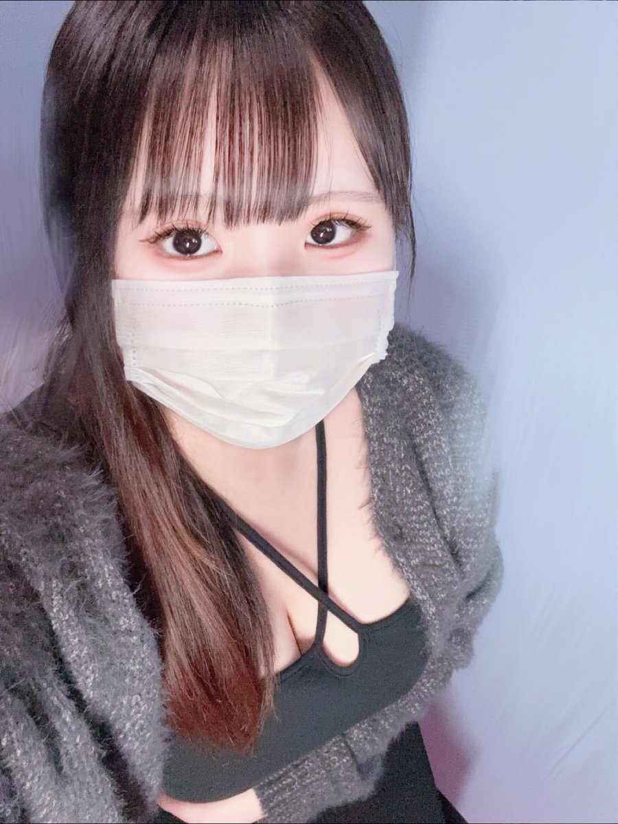 ちょっと前の写真📸
このニット買ってすぐ暖かくなっちゃったからあんまり着れなかったんだー( т т )
次の冬にいっぱい着る💕

あ、ニットじゃなくて違うとこ見てるひとー😡😡

生で見せてあげるので遊びに来てね👋🏻
22:00までっ❣️
 #舐め犬  #舐め犬募集