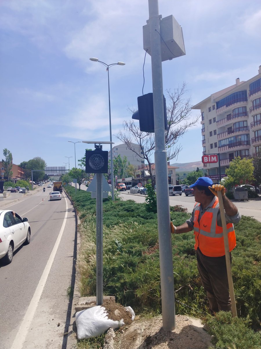 Ayaş İlçe Trafik Komisyonu kararı gereği, Ayaş şehir geçişi Karakaya mevkii azami hız sınırı 30 km/saat olarak belirlenmiştir. Kamuoyuna Saygıyla Duyrulur.