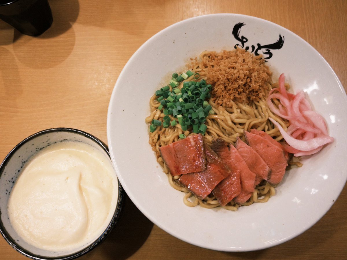 麺zinさいとう

前回は和牛白湯タンメン
今回は和牛まぜそばを頂きました。

美味しかったです。
皆さんにはまず和牛白湯タンメンを
食べて欲しいです。

以上。