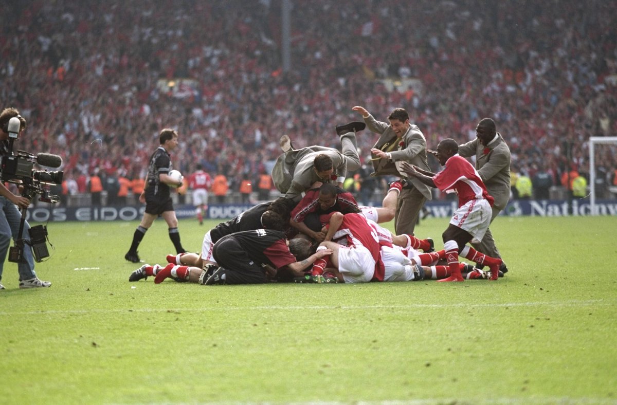 The Blizzard (@blzzrd) on Twitter photo Ahead of today's play-off final, <a href="/decwarrington/">Declan Warrington</a> looks back at a classic, also involving Sunderland, from 1998
#PlayOffFinal #EFLPlayOffs
theblizzard.co.uk/charlton-4-sun… Ahead of today's play-off final, <a href="/decwarrington/">Declan Warrington</a> looks back at a classic, also involving Sunderland, from 1998
#PlayOffFinal #EFLPlayOffs
theblizzard.co.uk/charlton-4-sun…