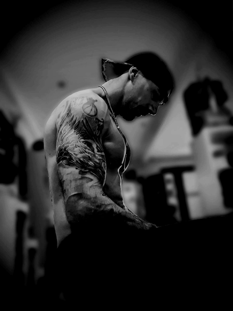 The Infamouz Kiwi ۞ tweet media