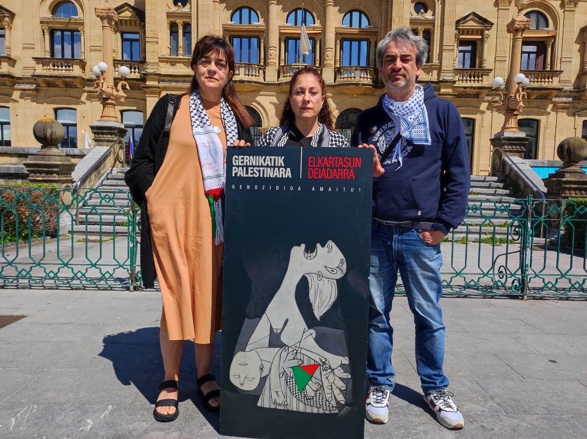 PodemosEuskadi_'s tweet photo. Ezin gara inpotentzian erori, ezin dugu sarraski hau normalizatu.

Ekiteko garaia da. Isiltasuna eta ezer ez egitea ez dira aukera bat.

Denok dugu zer egiterik genozidioa gelditzeko eta Palestinarentzat justizia eta bakea lortzeko.

Gaur, @GerPalesti2023-ko ekitaldian Donostian https://t.co/4pid3SYnZF