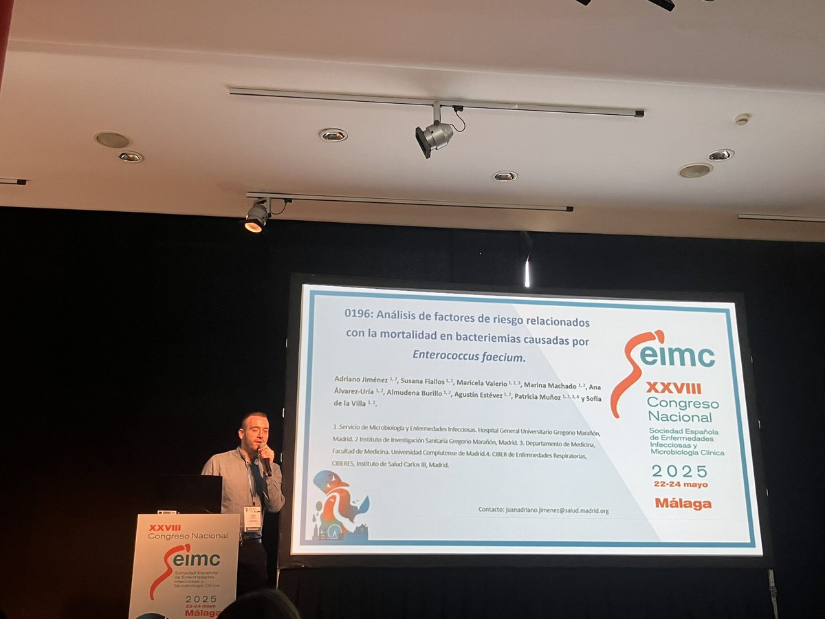 Nuestro residente Adriano Jiménez presenta una comunicación oral acerca de los FR de mortalidad en bacteriemias por E. faecium