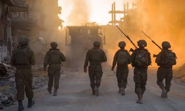 Global_Soldier's tweet photo. ‼️⚡ فضيحة إسرائيلية تتكشف! واشنطن بوست: ضباط إسرائيليون يتساءلون إن كانت خطة المساعدات الجديدة ستُستخدم كغطاء لاحتلال غزة! 😱 الخطة تشمل سيطرة إسرائيل على توزيع المساعدات عبر مقاولين أمريكيين، وسط رفض الأمم المتحدة لمخالفتها مبادئ الإغاثة.
#globalsoldier #غزة_الاحتلال https://t.co/mW0HmvZb8C