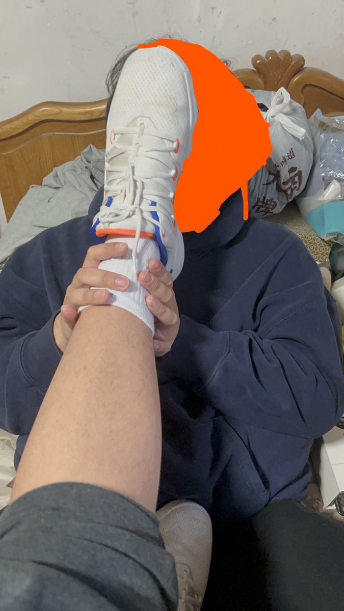 44.5大脚完美覆盖骚狗的脸🤣