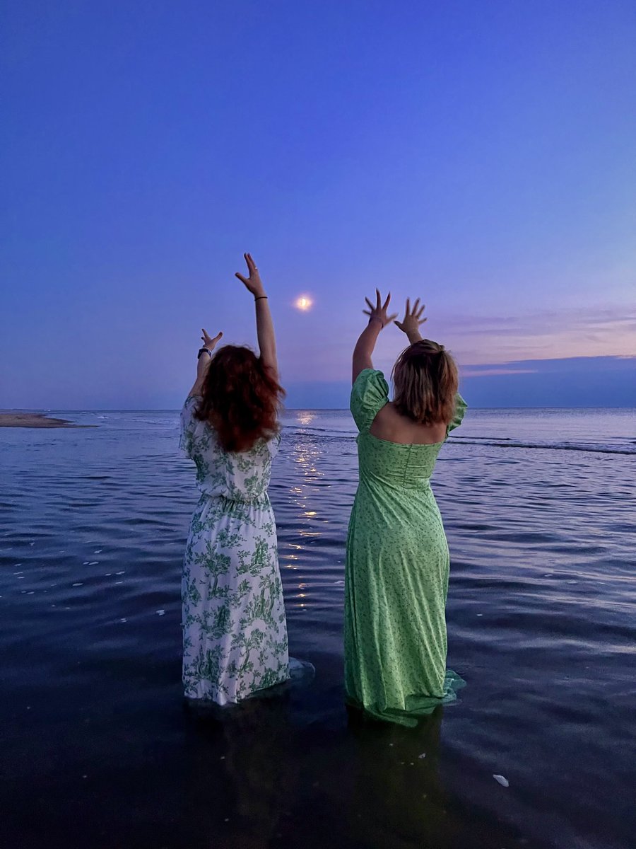 LisetteOpTexel's tweet image. Reik naar de maan, meisje!

#MyGirls #texel #netherlands #waddeneiland #strand #maan #vollemaan #moon #fullmoon #ladyofthelake #kleding #mei_nmooistefotos #beachlife #beachgirl #beachparty #beachflash ⁦@ThePhotoHour⁩ #bluehour #blauweuur @pictureofNL⁩ @waddentweets⁩