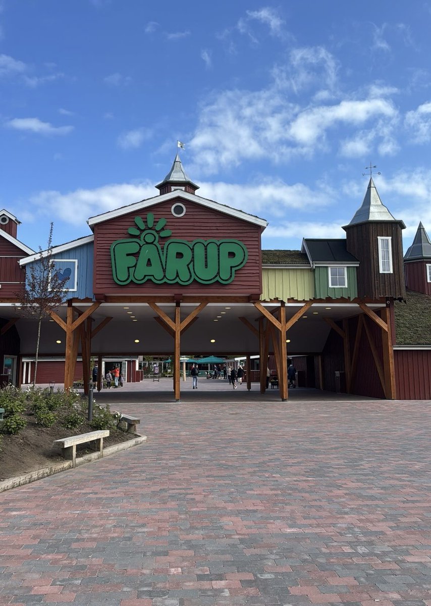 Wat een leuk park is Farup Sommerland, gelegen tussen de bossen, en geen lange wachttijden vandaag