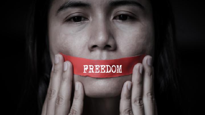 ‼️📝 List Kasus Kekerasan terhadap Jurnalis Tahun 2025 ‼️

1. 15 Jan 2025: Jurnalis Selaparang TV, Baiq Silawati, diintimidasi saat liputan di Dapur MBG, Lombok Timur.

2. 20 Jan 2025: Jurnalis Tribun Sorong, Safwan, ban motornya bocor diduga ditusuk saat pulang liputan.

3. 24