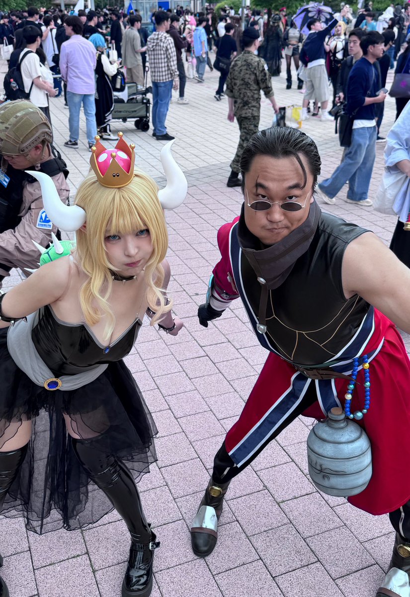 여자력 대결중
 더 예쁜 소녀에게 투표하세요