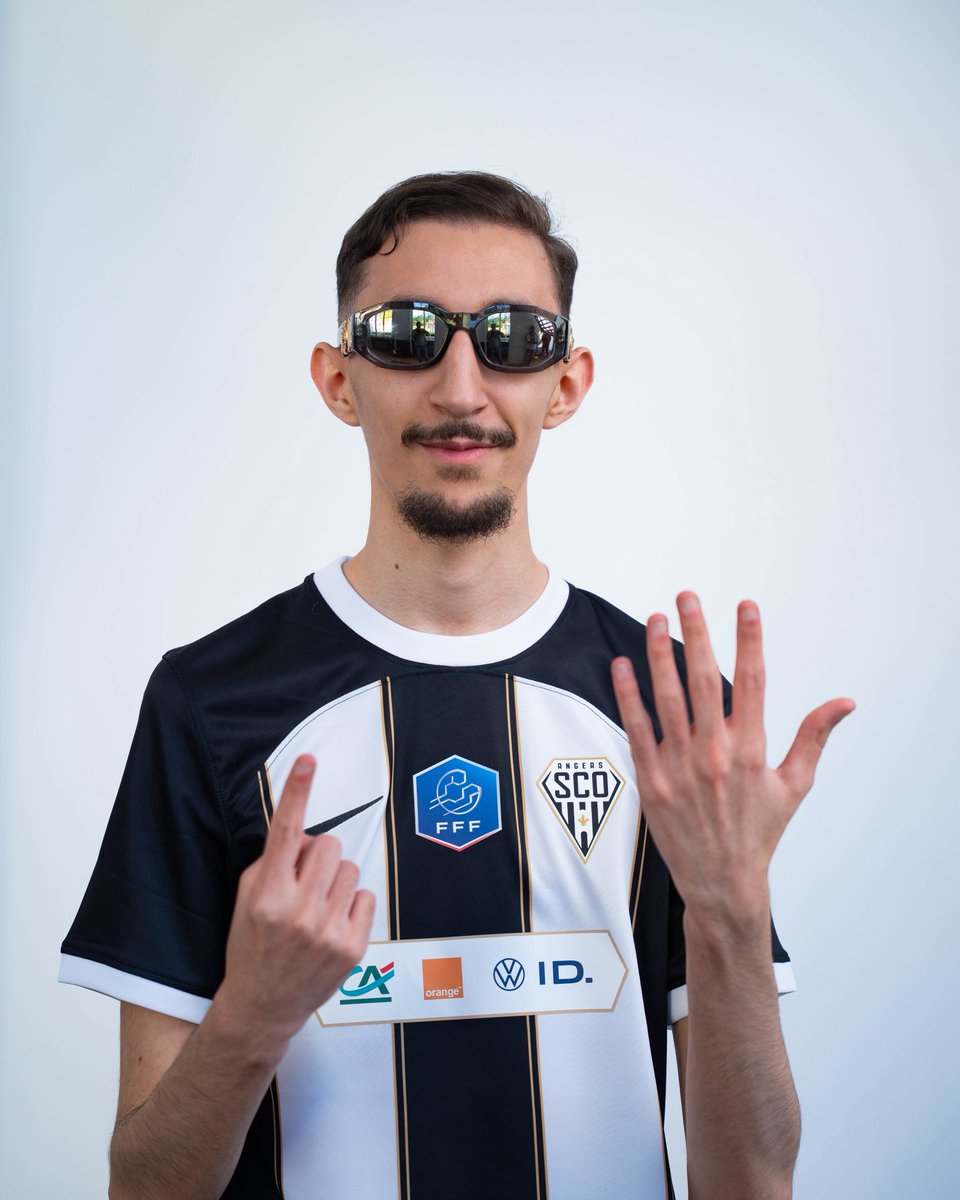 Equipe de France eFoot ⭐️ (@efootdefrance) on Twitter photo Nous connaissons le premier finaliste de l’eCoupe de France 2025 : <a href="/QRNA_w/">Quarna🤞🇲🇦</a> (<a href="/SCOesports_/">Angers SCO Esports</a>) 👏🏼
Il s’impose face à <a href="/KeturDylo/">KDylo</a> ( <a href="/FCNantesEsports/">FC Nantes Esports</a>) et jouera dans quelques minutes pour le titre 🏆 Nous connaissons le premier finaliste de l’eCoupe de France 2025 : <a href="/QRNA_w/">Quarna🤞🇲🇦</a> (<a href="/SCOesports_/">Angers SCO Esports</a>) 👏🏼
Il s’impose face à <a href="/KeturDylo/">KDylo</a> ( <a href="/FCNantesEsports/">FC Nantes Esports</a>) et jouera dans quelques minutes pour le titre 🏆
