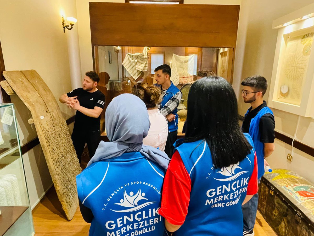 18-24 Mayıs Müzeler Haftası dolayısıyla Alaçamda bulunan Mübadele Müzesini gönüllü gençlerimizle birlikte ziyaret ettik.

#GSBGM #AlaçamGM 

<a href="/OA_BAK/">Dr. Osman Aşkın Bak</a> <a href="/gencliksporbak/">Gençlik ve Spor Bakanlığı 🇹🇷</a> <a href="/GSBgenclik/">Gençlik Hizmetleri</a>