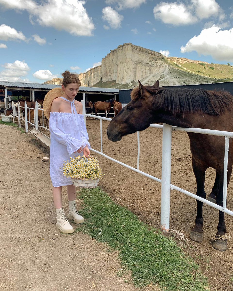 Ava_Radiance's tweet photo. Weekend time, handsome horses and beautiful weather, and beautiful me😜 https://t.co/l6KlP68vPO