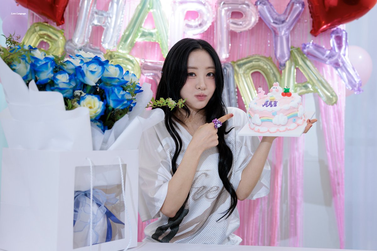 250524
🎂💖

#이브_좋은꿈꿔요
#5늘도_2쁜_4과토끼
#AppleBunnyvesday
#이브 #Yves