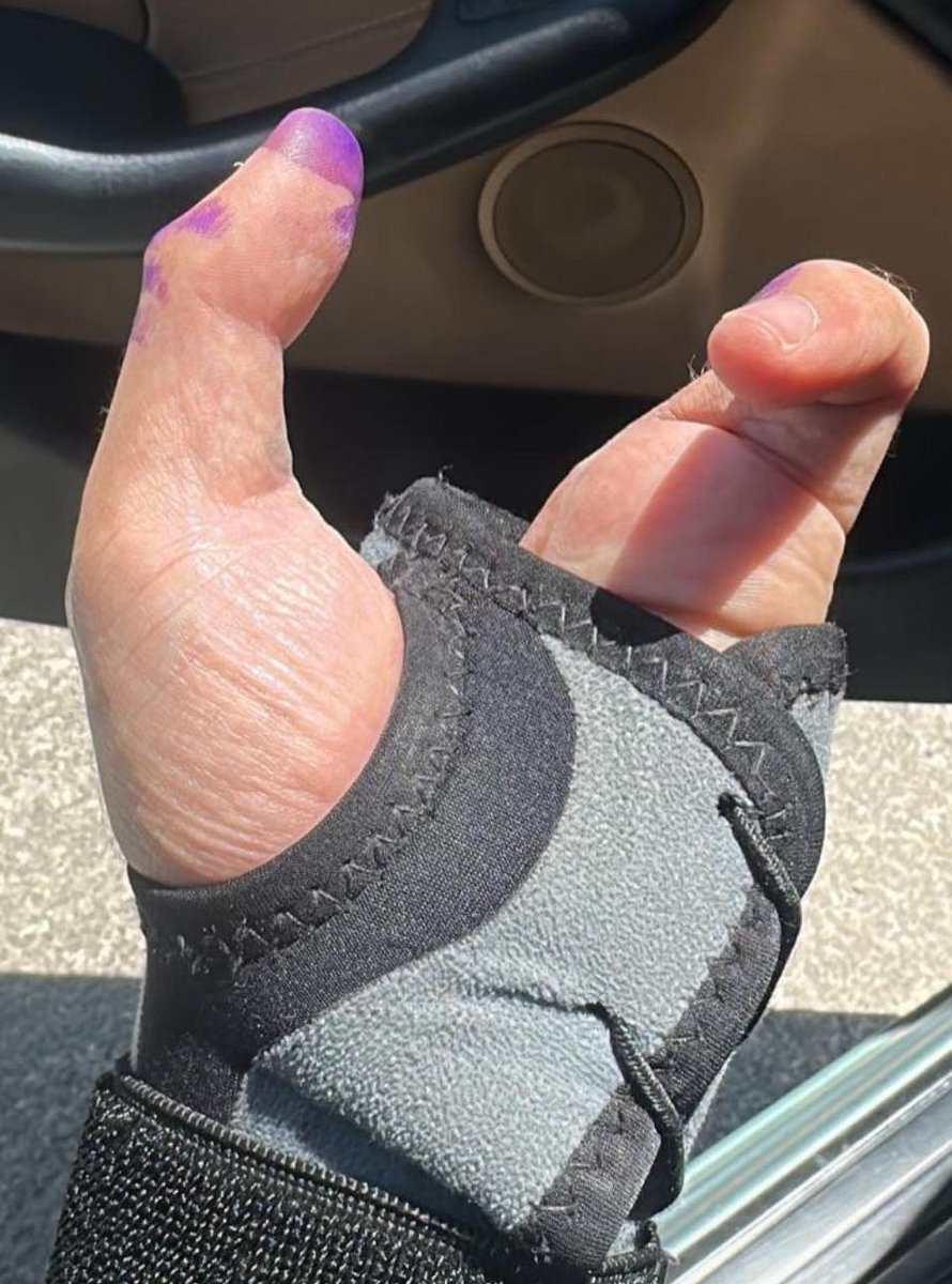 حماة الوطن والعرض والشرف، أصالة تاريخ الأمة وخلاصة روحها، وحضارتها وعنوان رجولتها، وخلود الأرز وسنابل القمح، وشموخ الجبال ....
والأمل والرهان...

#25_أيار
#عيد_التحرير