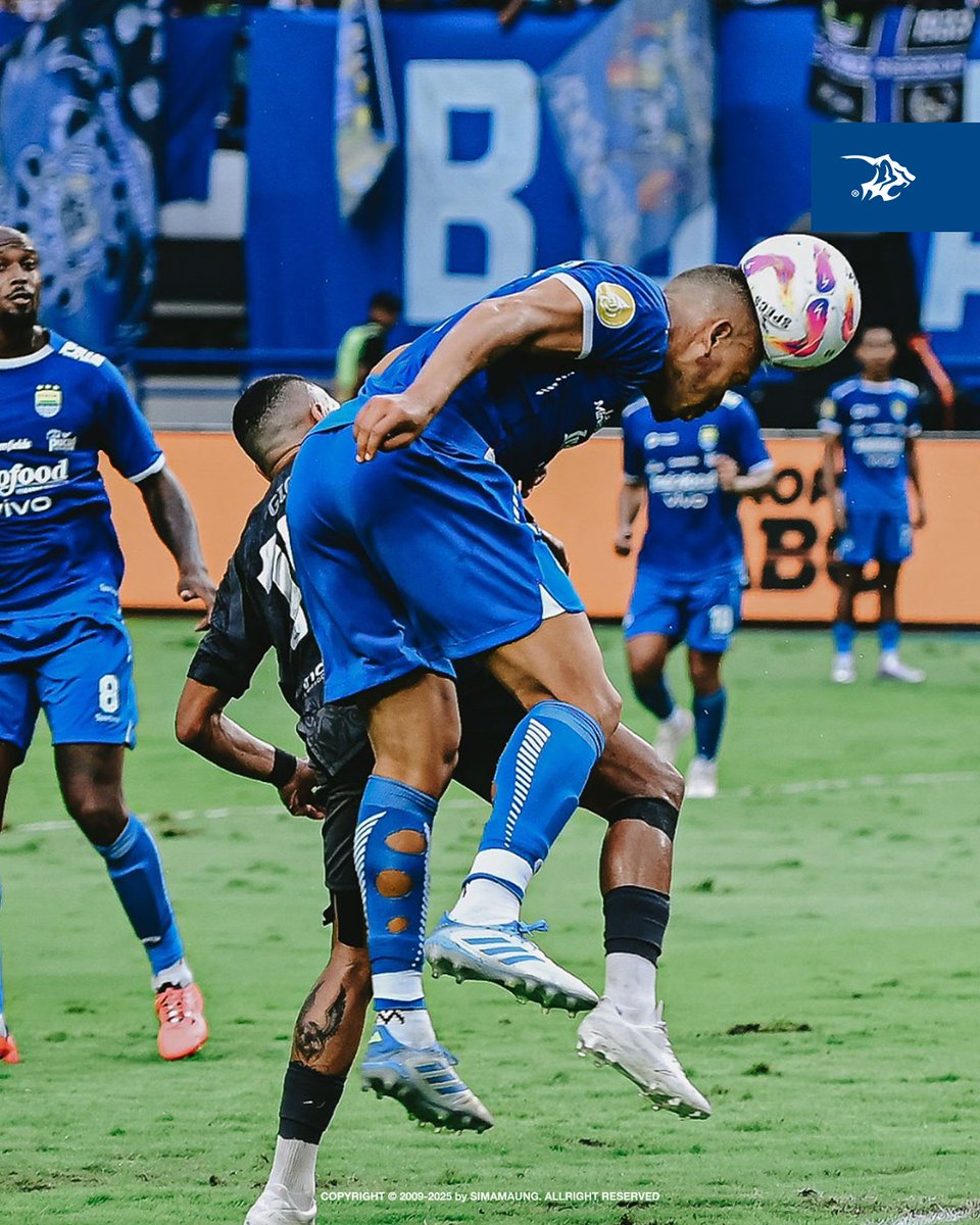 Bola sampai berubah bentuk ketika disundul. Impuls... #MAUNGDAY #PRSBvPRSS