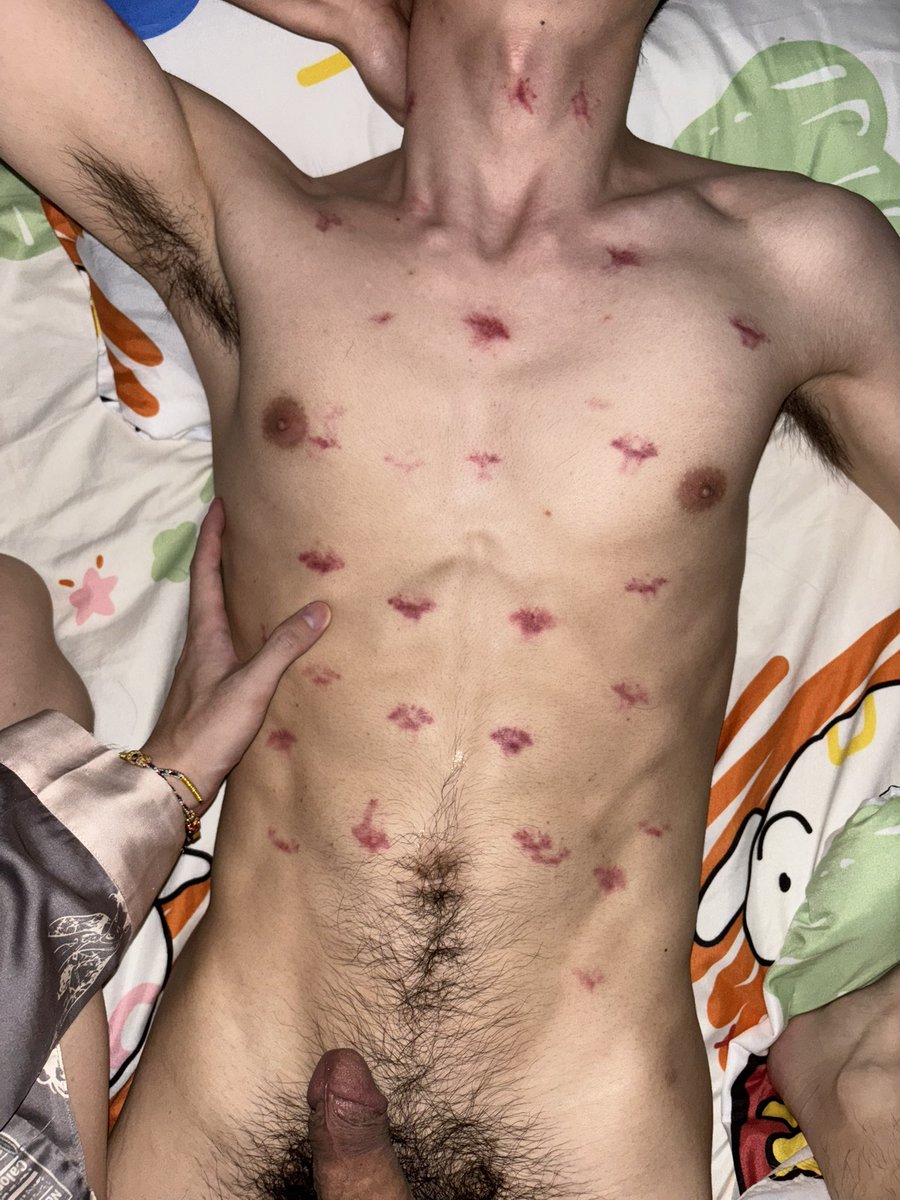 超绝1M  半夜去他家 长得很帅 身材巨好 🐔也特别大   把我🌼顶爆开了 给我干哭了根本受不了 哥哥心疼我  继续往死顶  边农牛我边猛C   感觉自己升天了.
#精瘦 #s #原创 #男大 #农牛 #巨吊