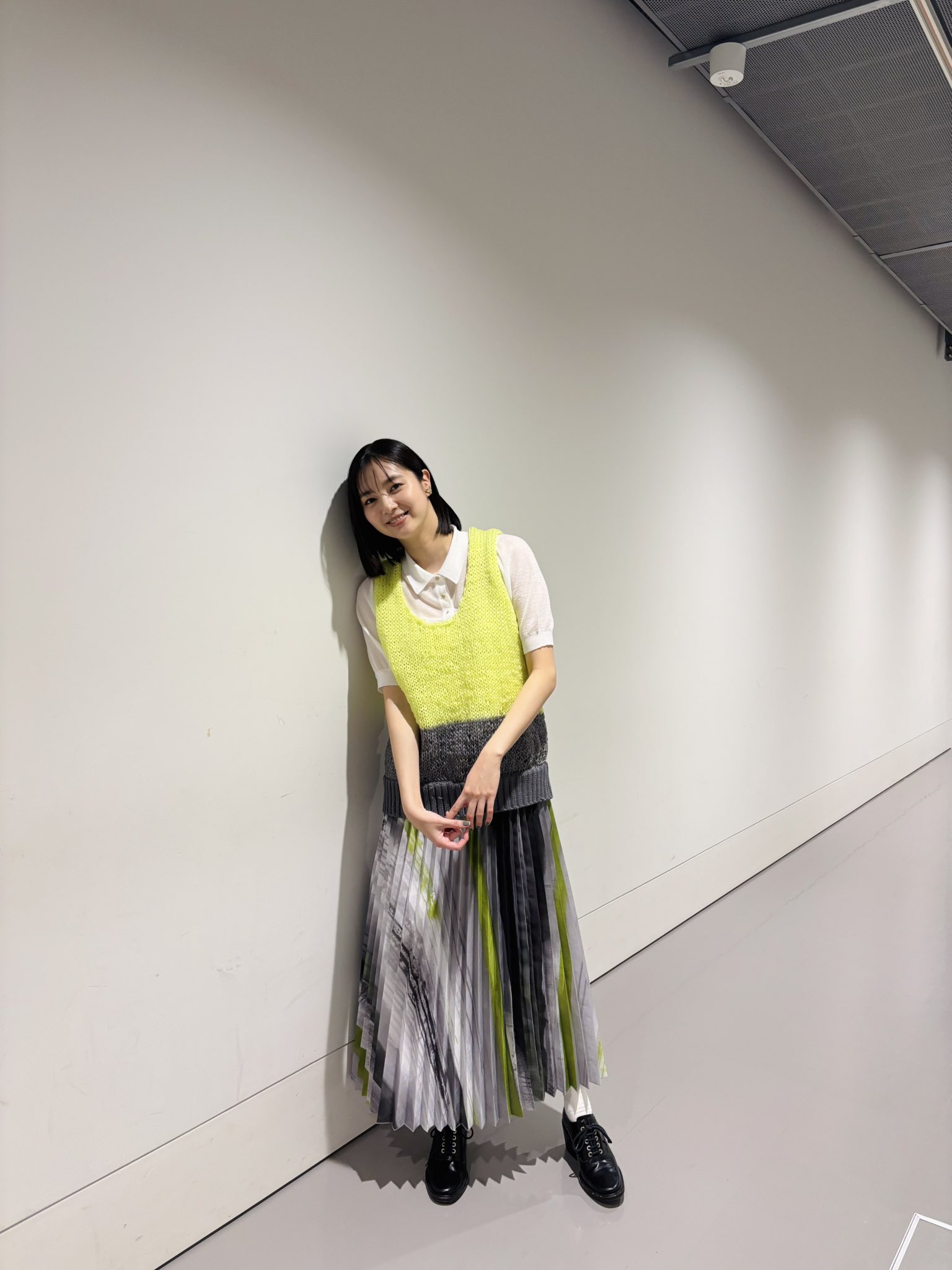 送料無料 いつまで 新川優愛  X: on staff アイドルグッズ