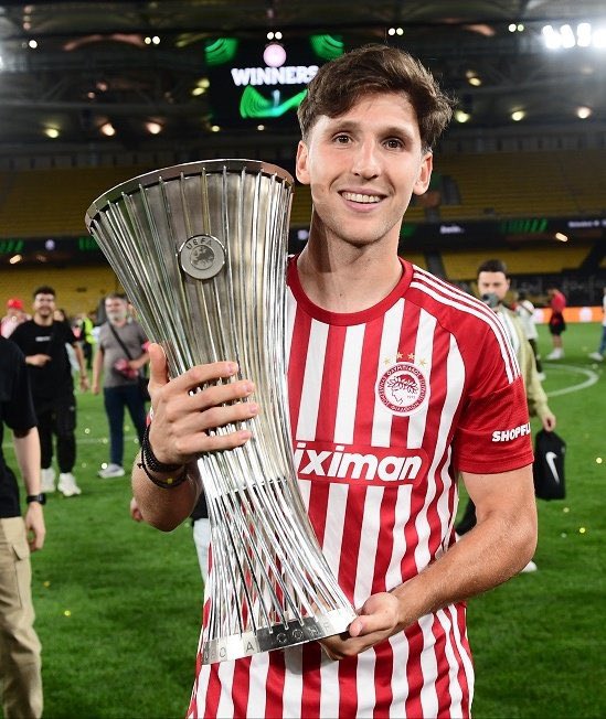 DeutschRed7's tweet photo. Τα διαμαντια φτιαχνονται στην πιεση.

#OlympiacosBC https://t.co/Ay3BXsJ6hw